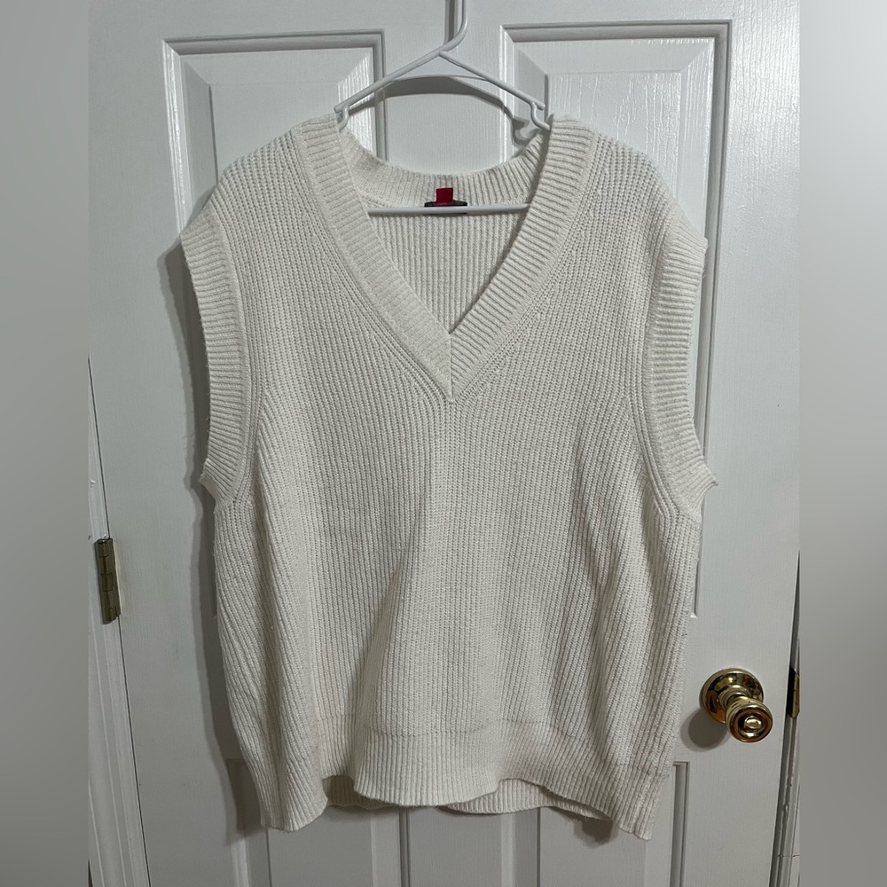 Vince Camuto White Sweater Vest - Medium
